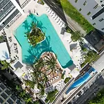 3610 Calm Blue Studio W Balcony View Pool And Gym