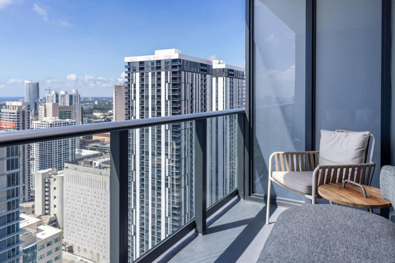 3610 Calm Blue W Balcony View Pool And Gym * Miami